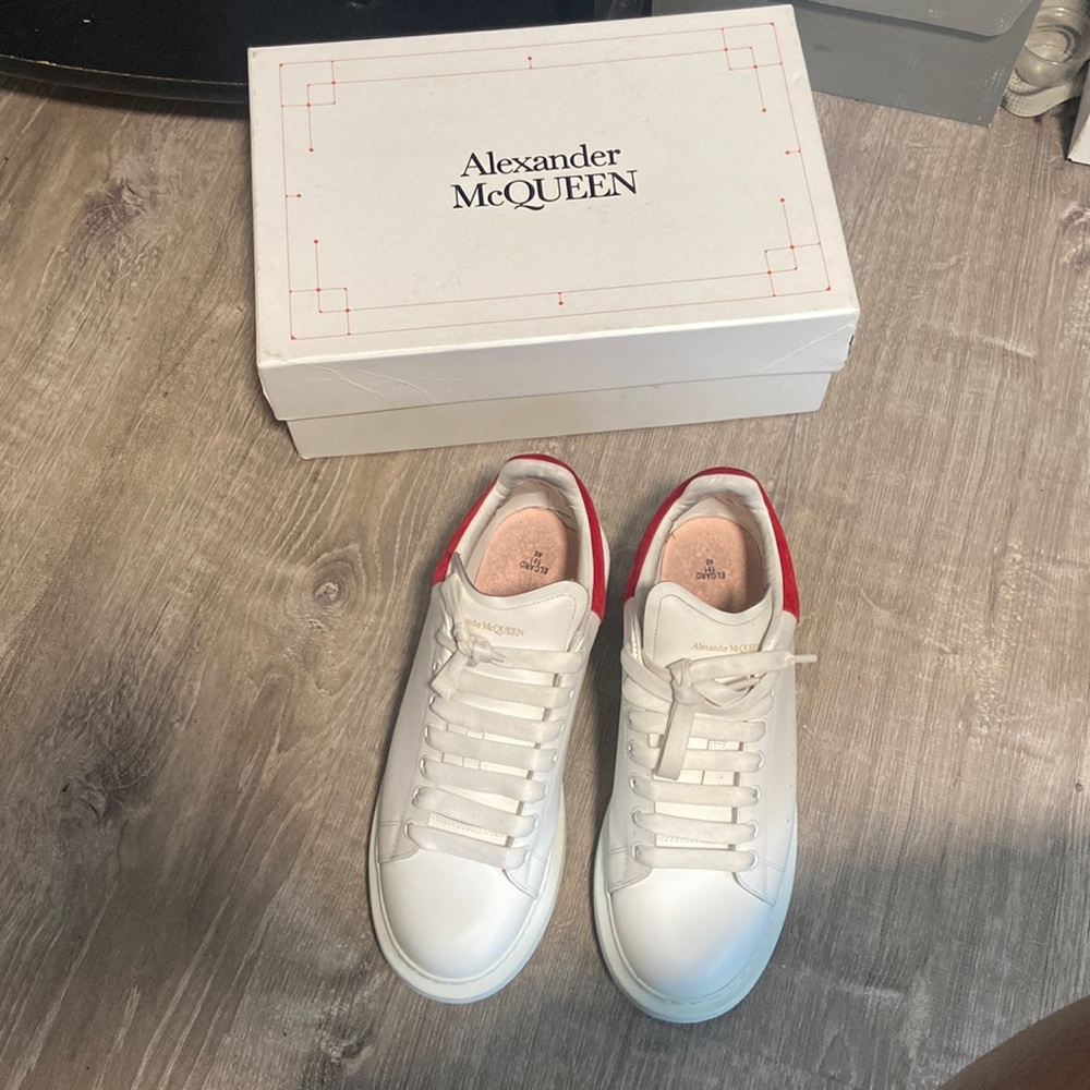 Alexander McQUEEN red and white